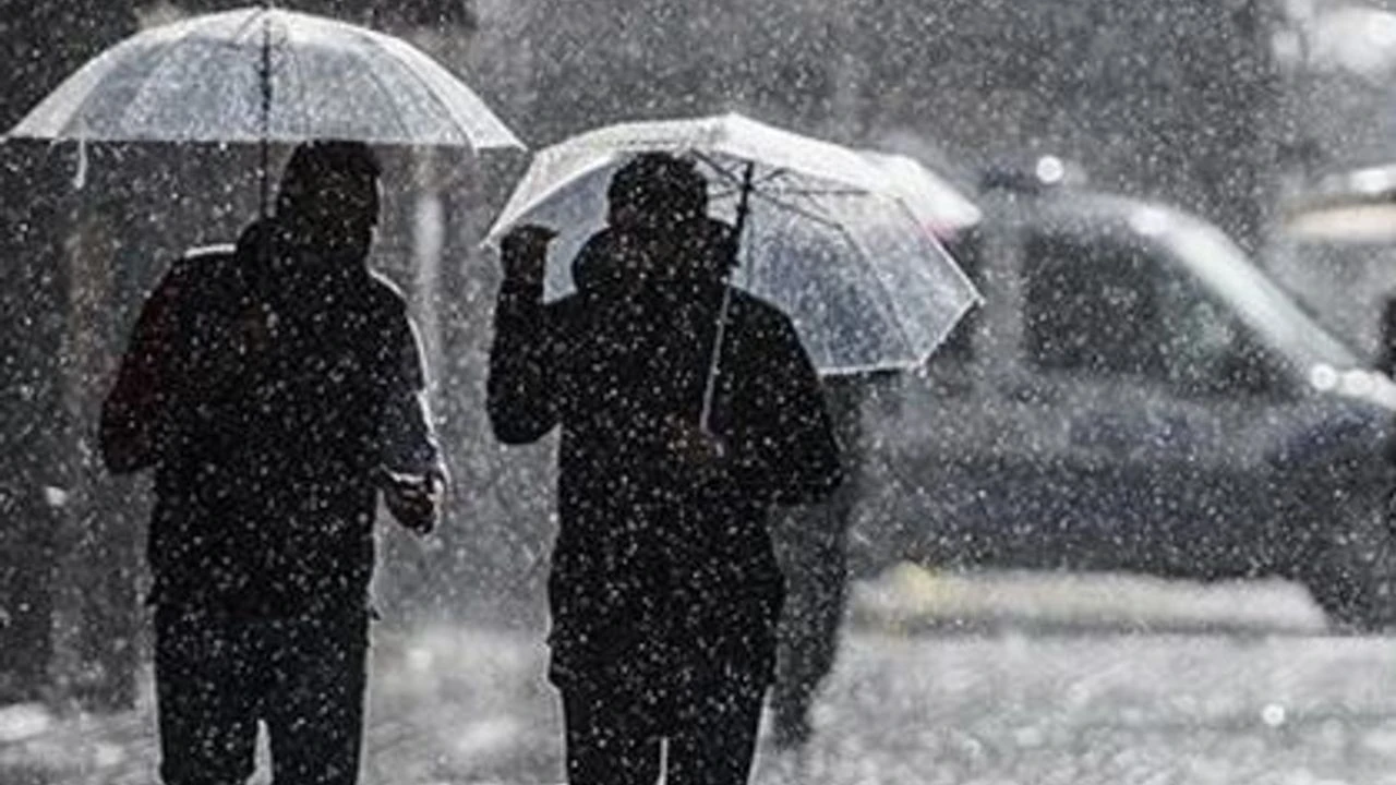 İstanbul dahil 5 il için sarı kodlu sağanak uyarısı: Sıcaklıklar düşecek, aniden bastıracak