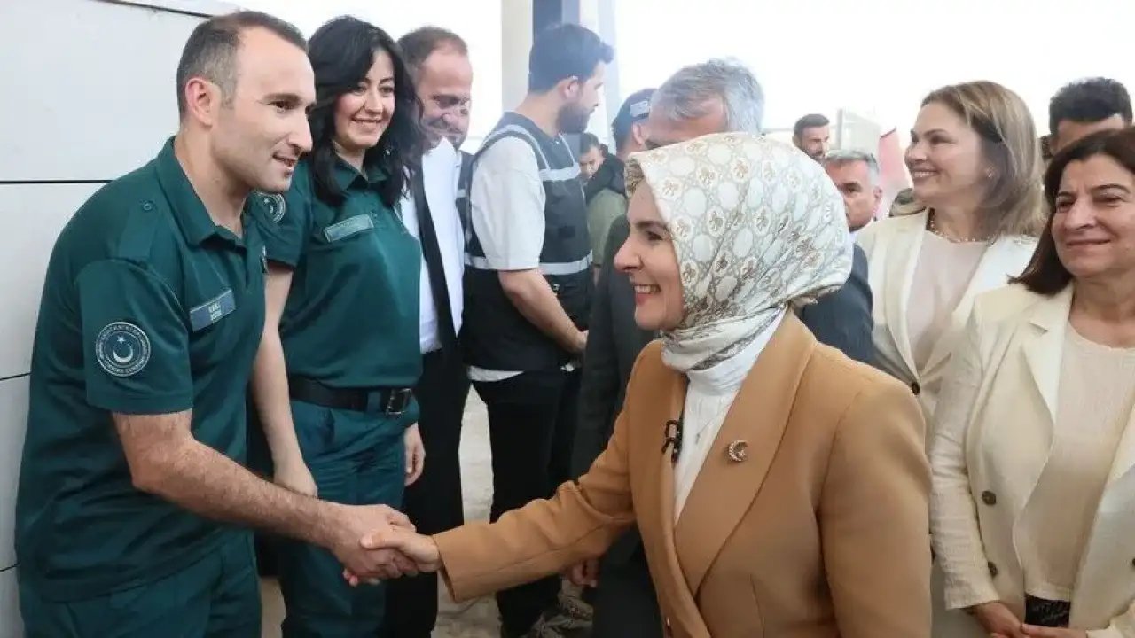 Bakan Göktaş, Kapıkule'de gurbetçileri karşıladı