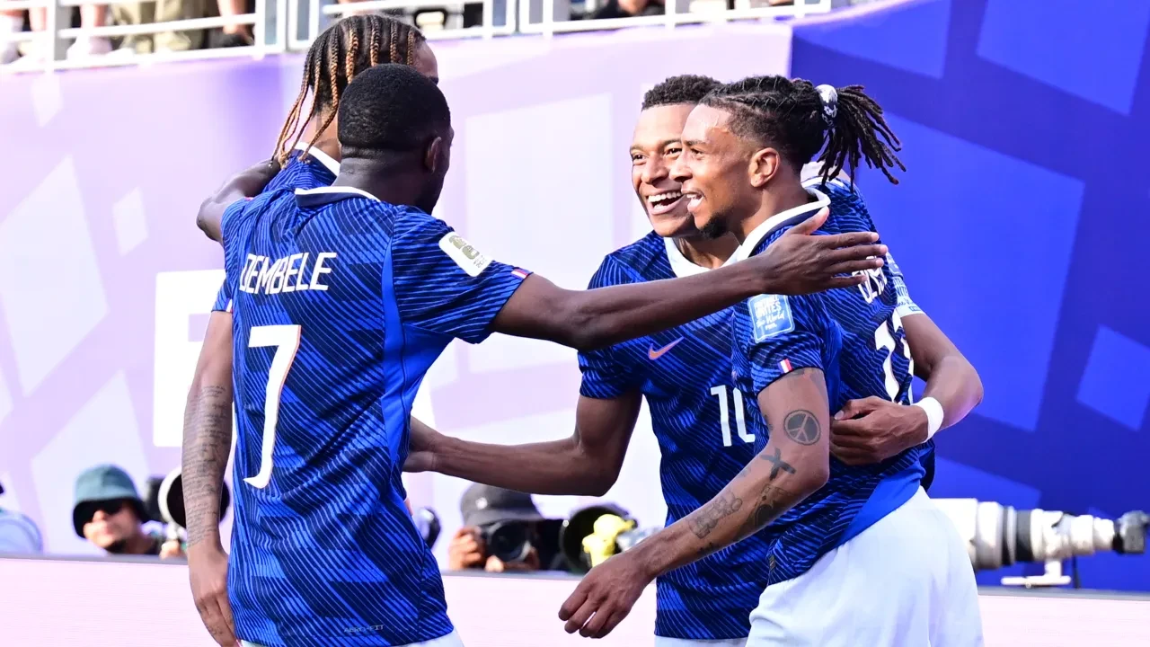 Fransa 3 golle turladı: Mbappe ve Barcola şov yaptı, yeni rakip Paraguay