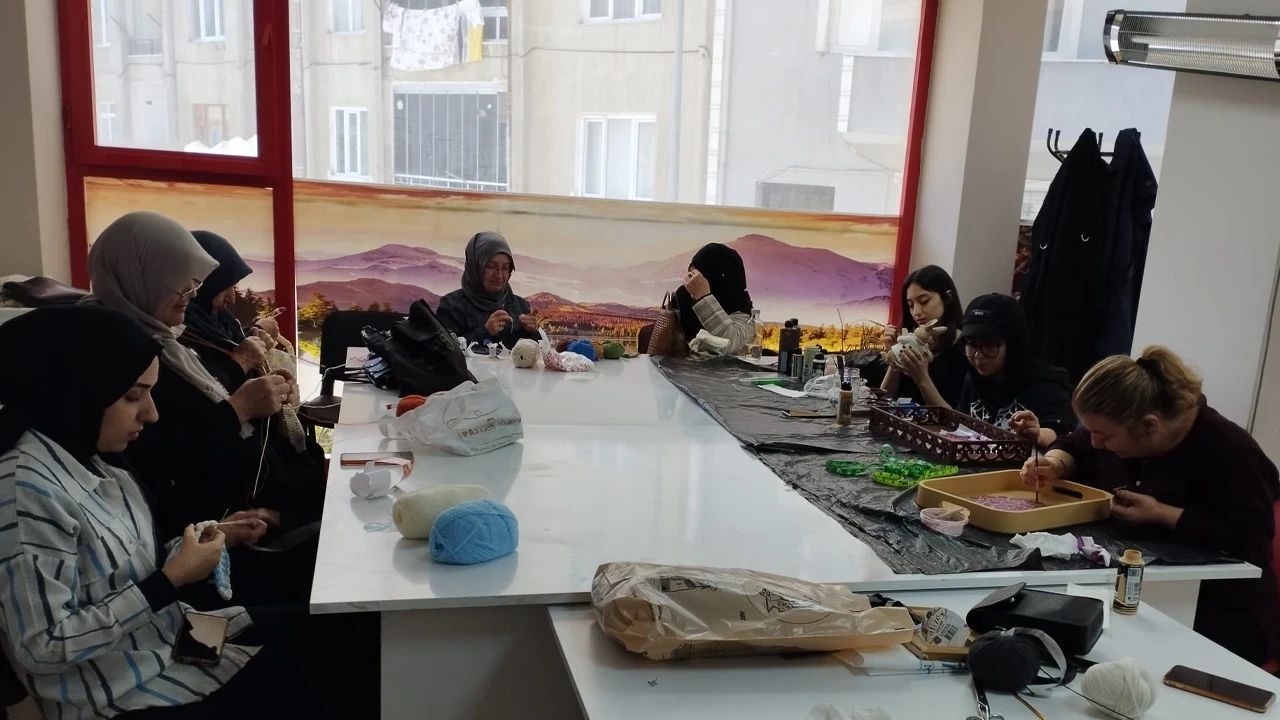 Kadınların gücüne güç katan merkez: Aile destek merkezi hayatlara dokunuyor
