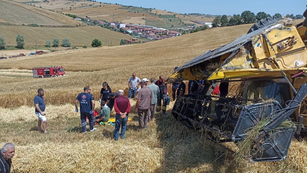 Samsun'da devrilen biçerdöverin operatörü yaralandı