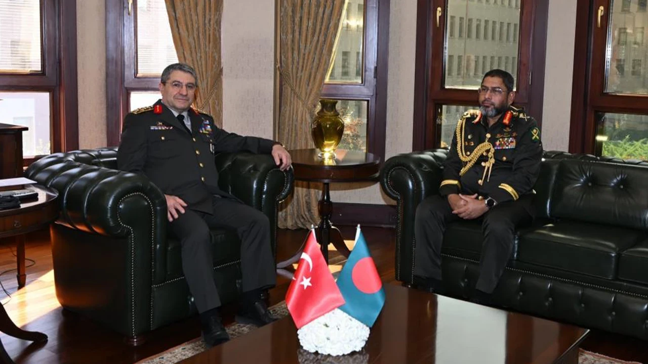 Genelkurmay Başkanı Orgeneral Bayraktaroğlu, Bangladeş Kara Kuvvetleri Komutanı ile görüştü