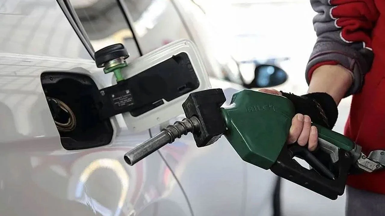 Benzine yeni zam yolda! Tarih ve tutar belli oldu