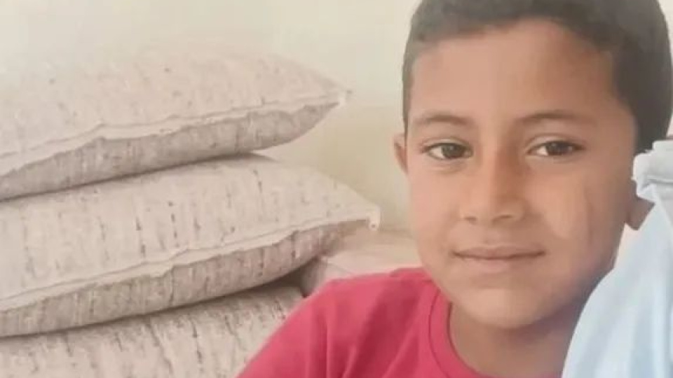 9 yaşındaki Hüseyin gözyaşına boğdu