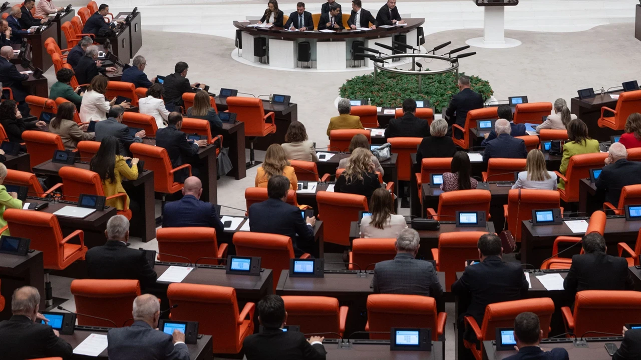 Süresiz nafaka, cinsiyet değiştirme ve LGTB ayarı geliyor yeni pakette 3 bomba