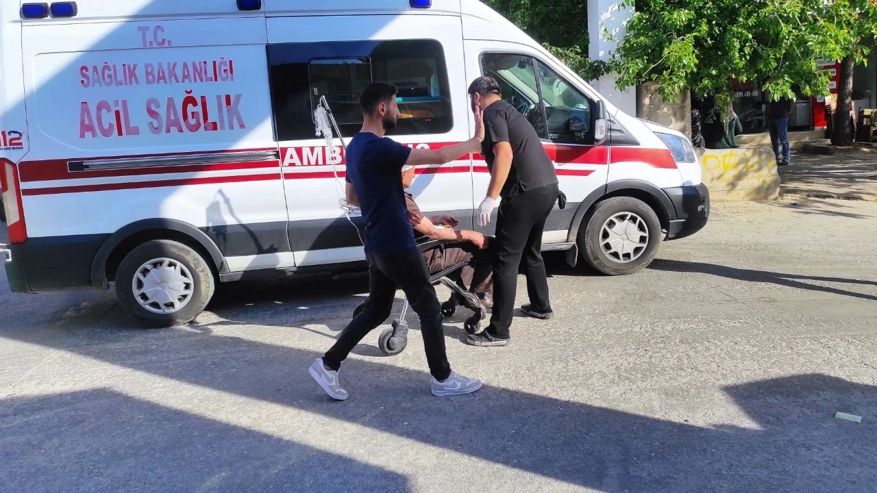 Taşlı sopalı kavga: 12 yaralı