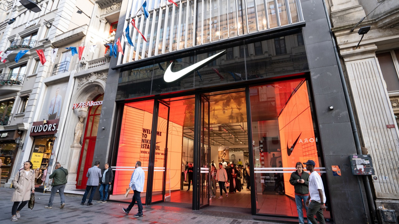 Nike hisselerinde yüzde 45'lik çakılma: 57 milyar dolar yok oldu, emeklilikten dönen CEO çöküşü durduramadı