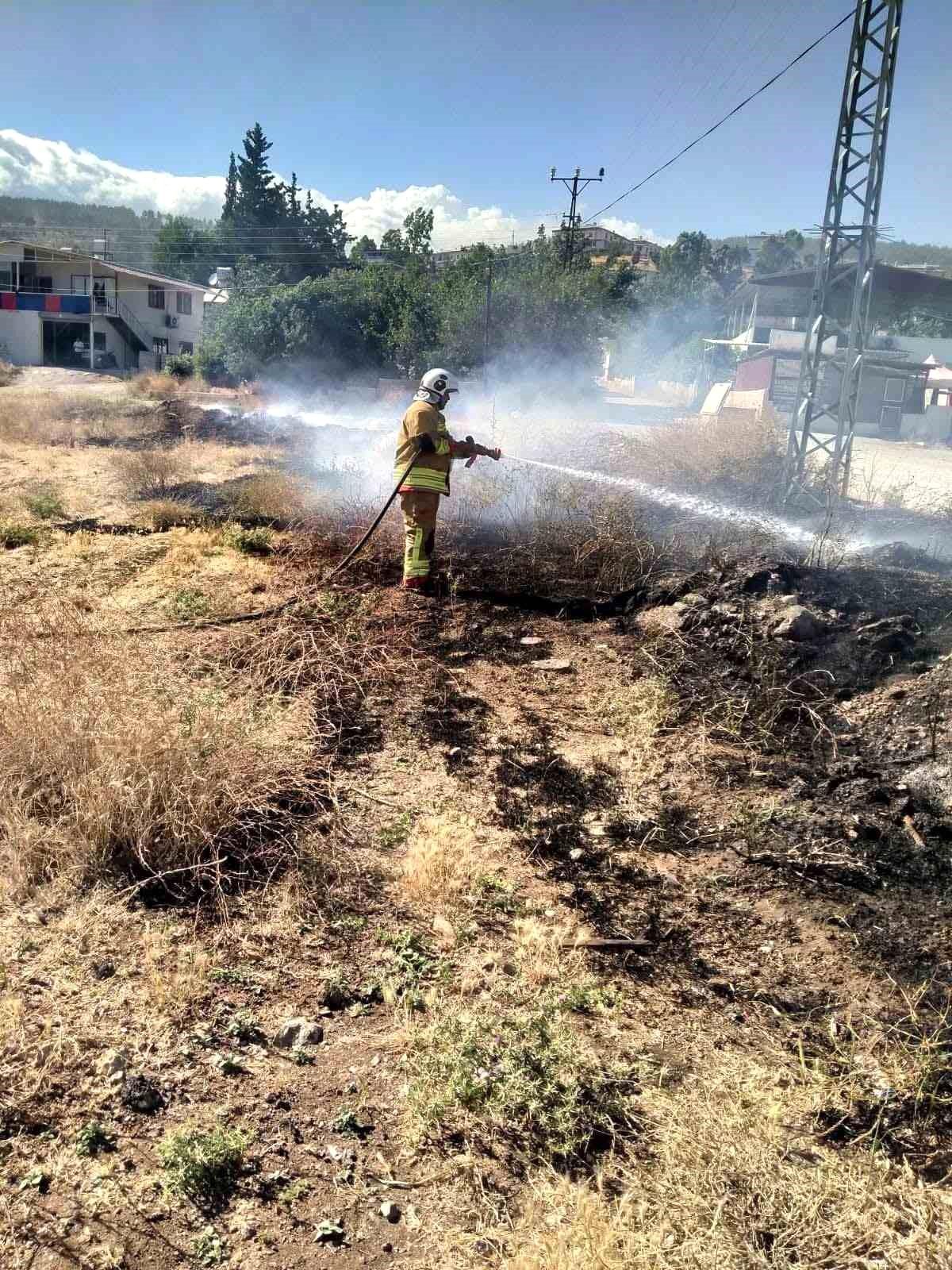 Kırıkhan'da bahçe yangını