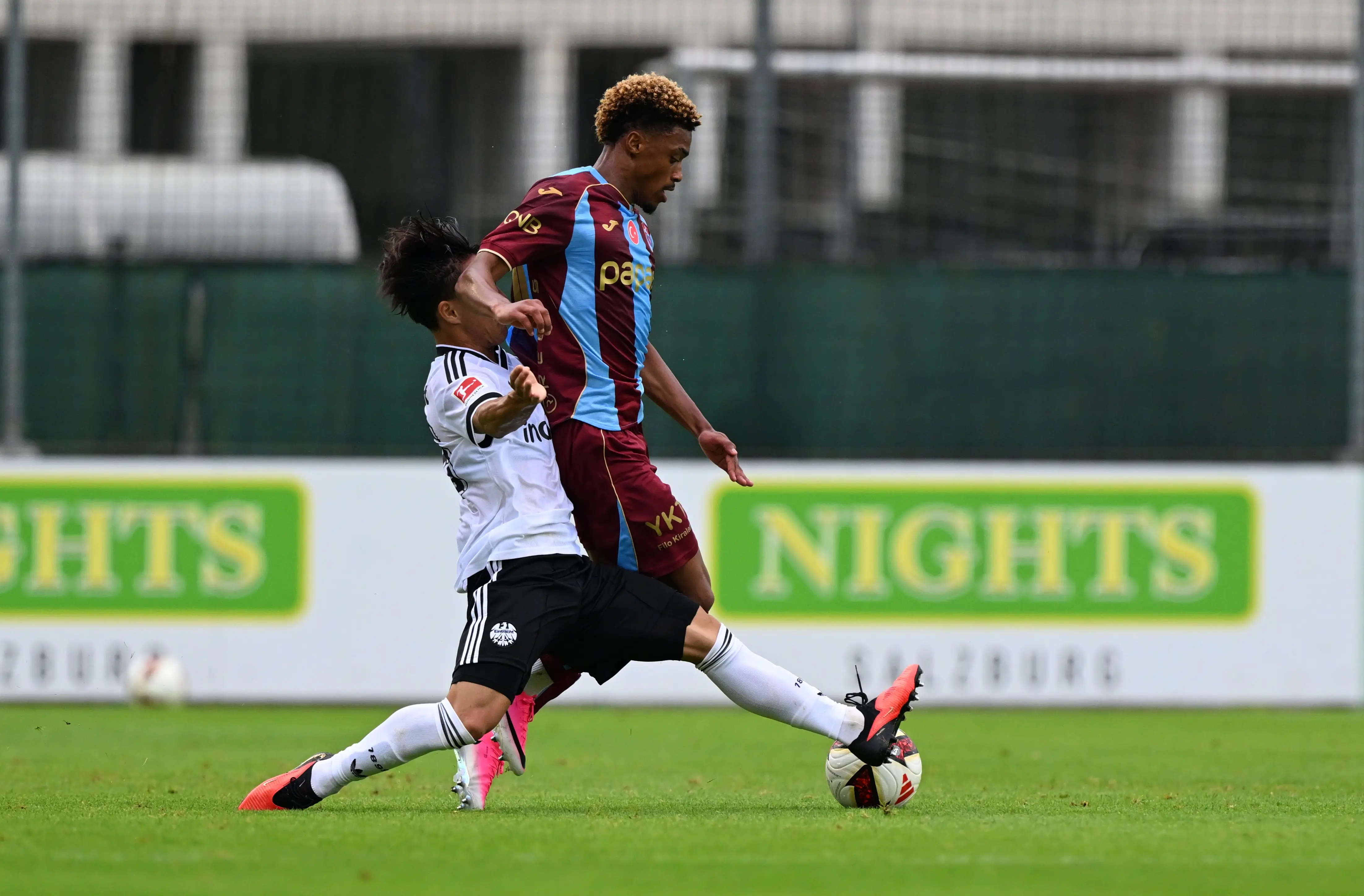 Trabzonspor'dan kötü prova: Frankfurt'a 3 golle mağlup oldu