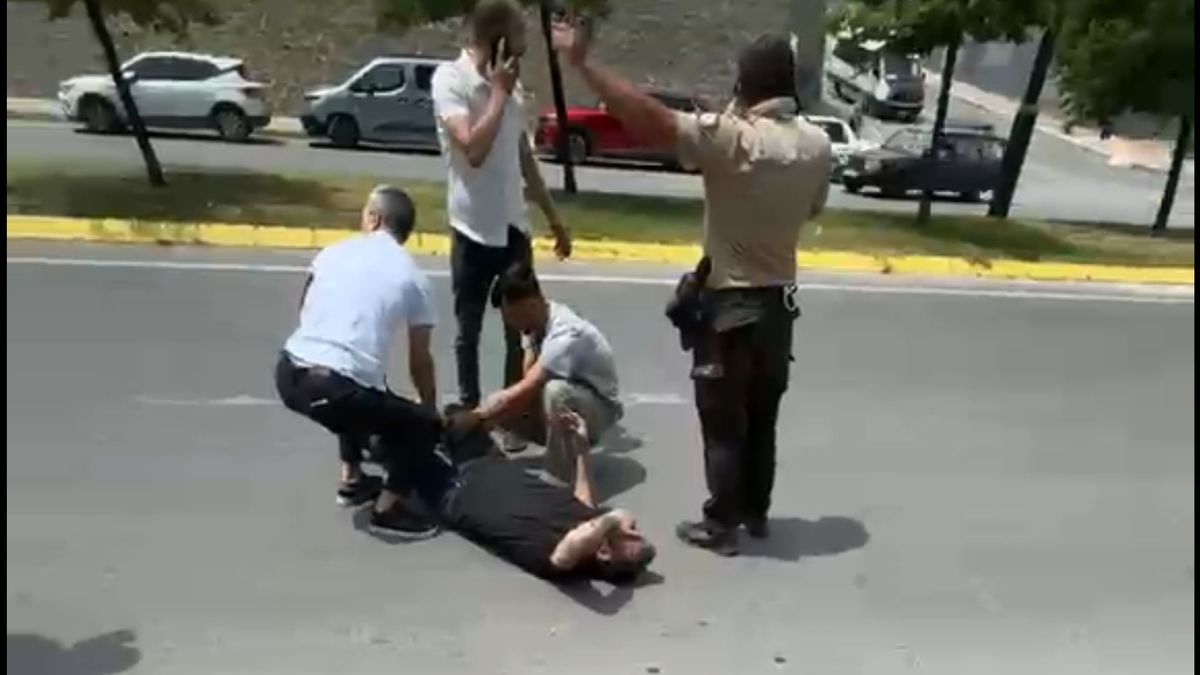 Adliye önünde tabanca ile vuruldu