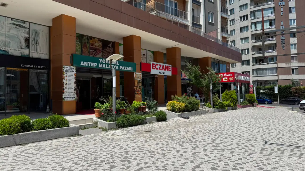 Esenyurt'ta silahlı saldırı kamerada