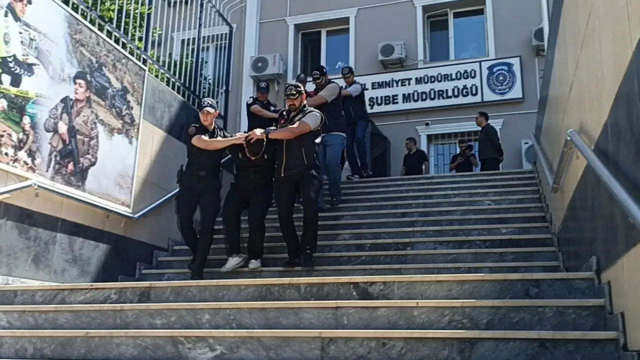 ’Şapkalılar’ suç örgütüne operasyon: Aralarında avukatların da olduğu 24 şüpheli adliyede