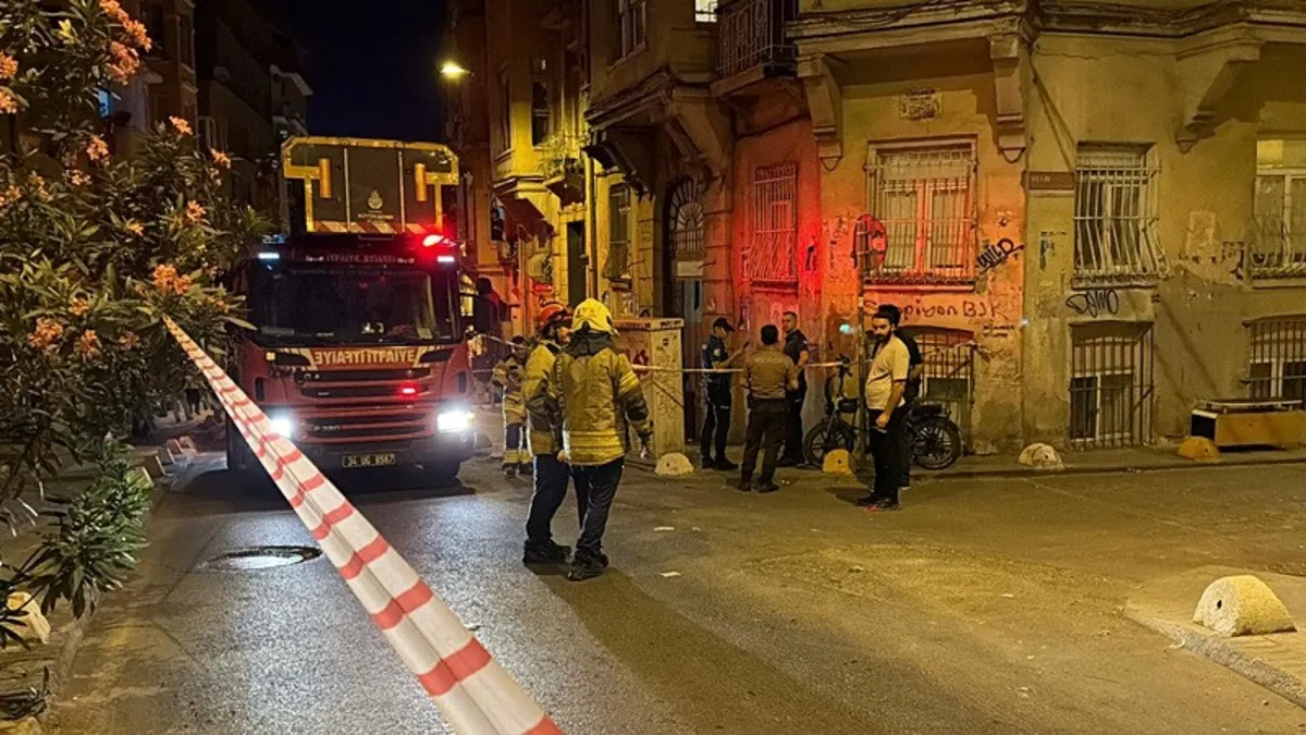 Beyoğlu’nda 5 katlı binada çökme