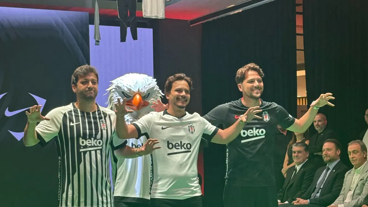 Beşiktaş yeni sezon formalarını tanıttı!