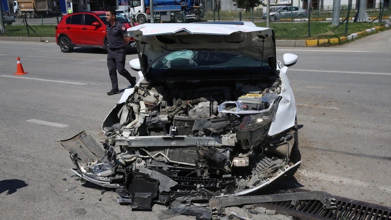 Erzurum’da itfaiye aracıyla çarpıştı: Kazada 7 kişi yaralandı