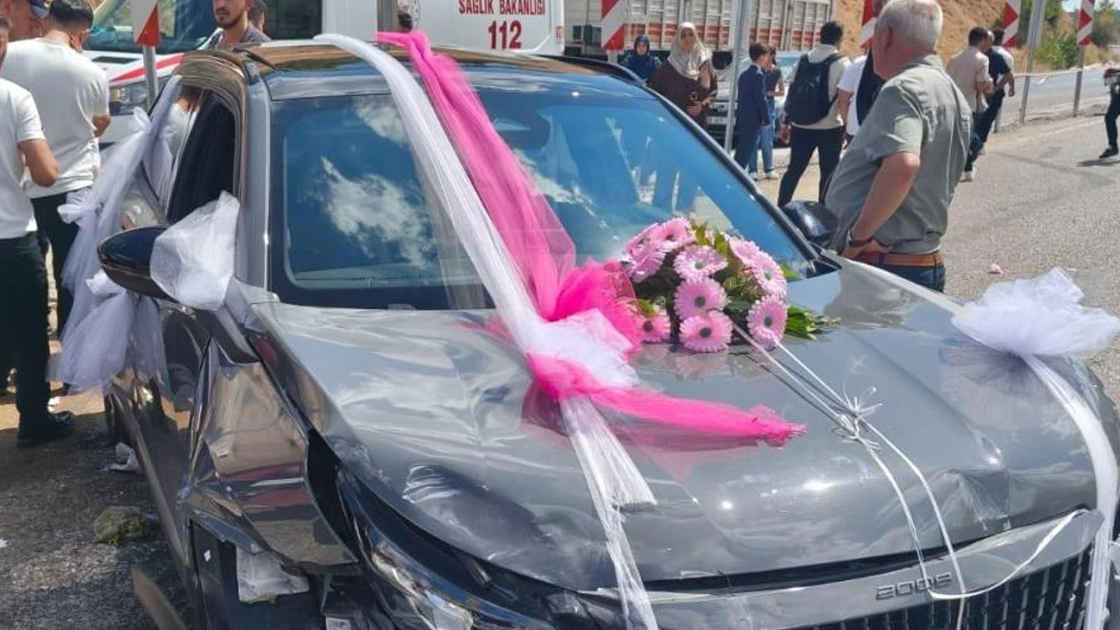 Malatya'da düğün konvoyunda kaza: Çok sayıda yaralı var