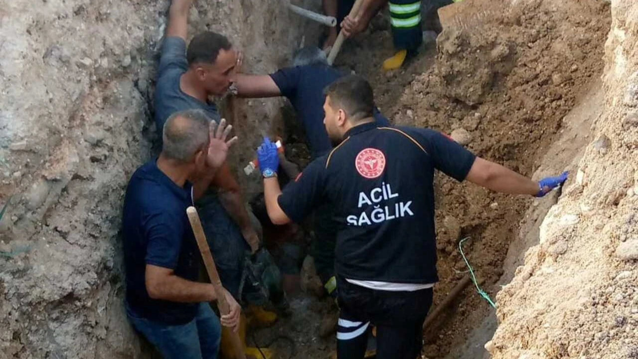 Adıyaman'da göçük paniği... İşçi tonlarca toprağın altından çıkarıldı