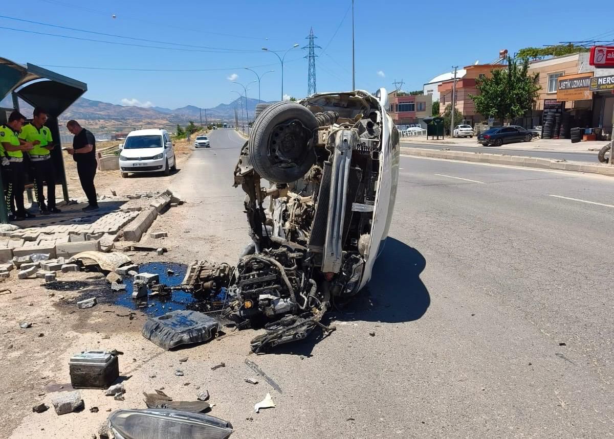 Kahramanmaraş'ta otomobil devrildi: Sürücü yaralandı