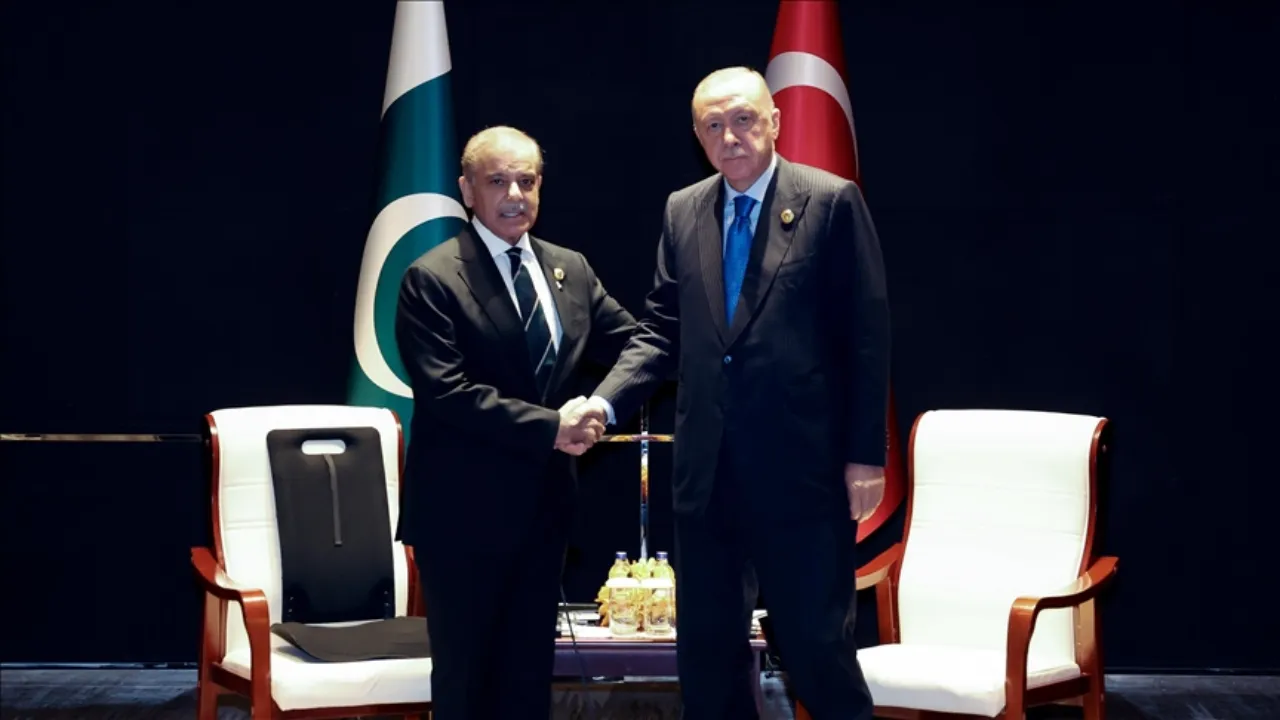 Tel Aviv'de Türkiye korkusu itiraf edildi! İsrailli Bakan "gözlerimizin önünde yeni bir eksen yükseliyor" diyerek isyan etti
