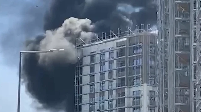 Maltepe'de inşaatın dış cephesinde yangın çıktı