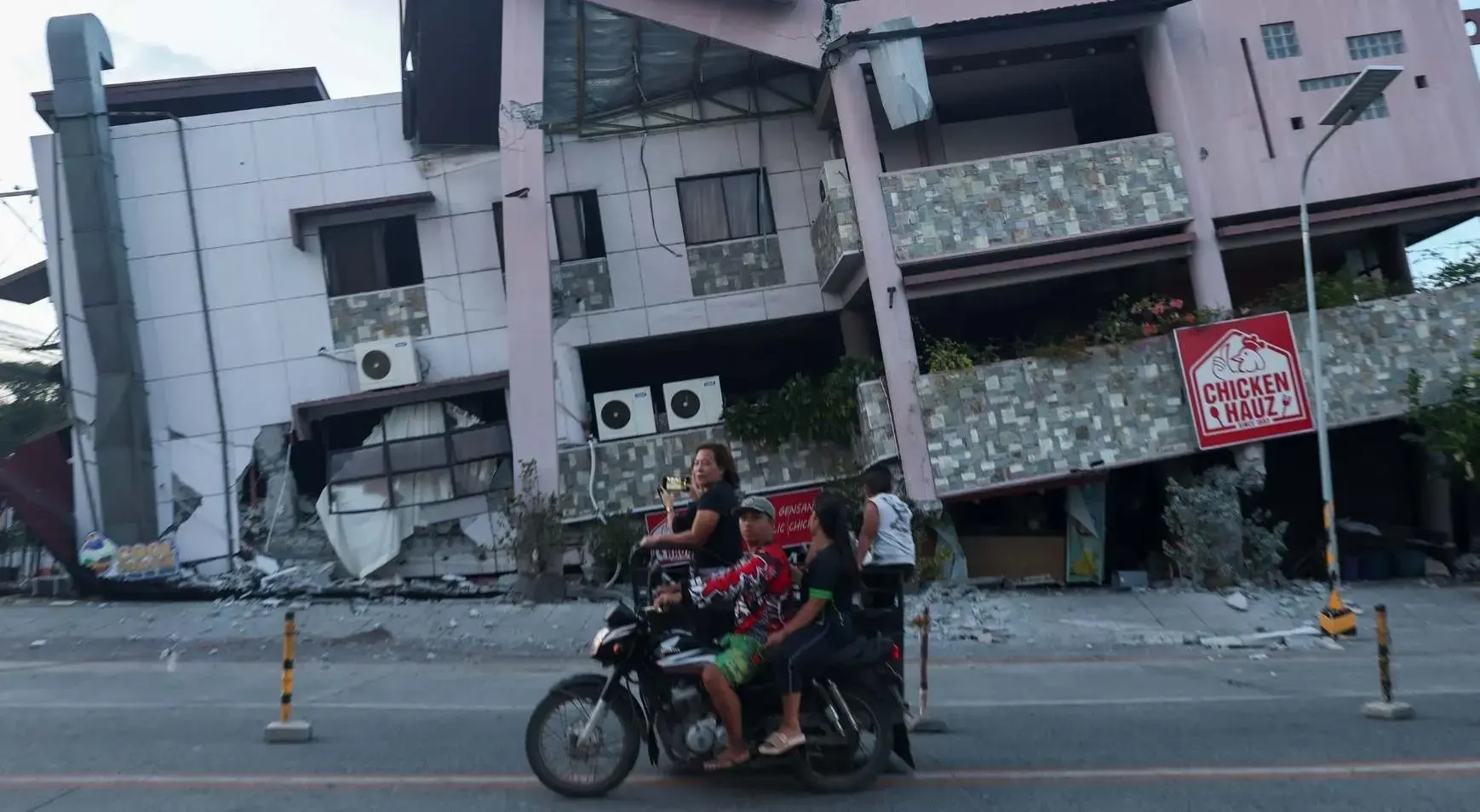 7,8 büyüklüğündeki depremde ölü sayısı 45'e yükseldi! Filipinler'de acı olay