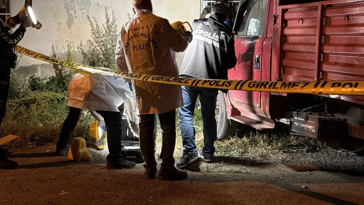 Kamyon faciası! Park halindeyken hareket etti küçük çocuk can verdi