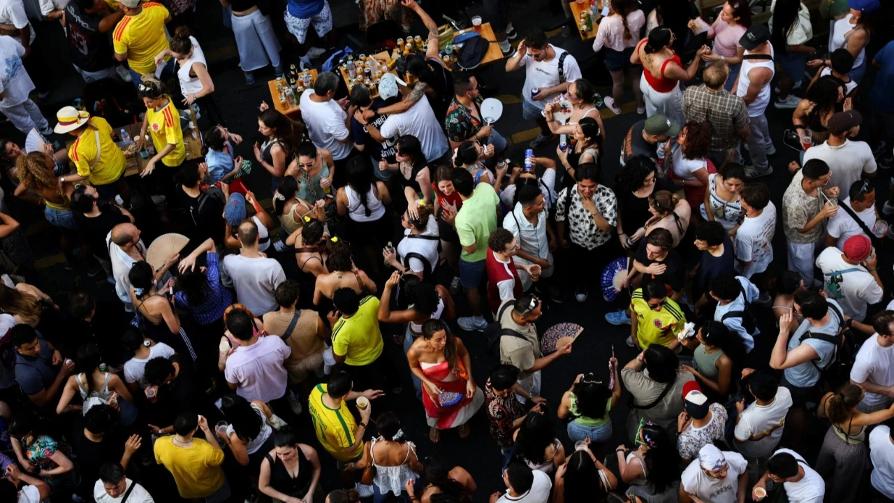 Kırmızı alarm: Etkinlikler iptal, alkol tüketimi kısıtlandı
