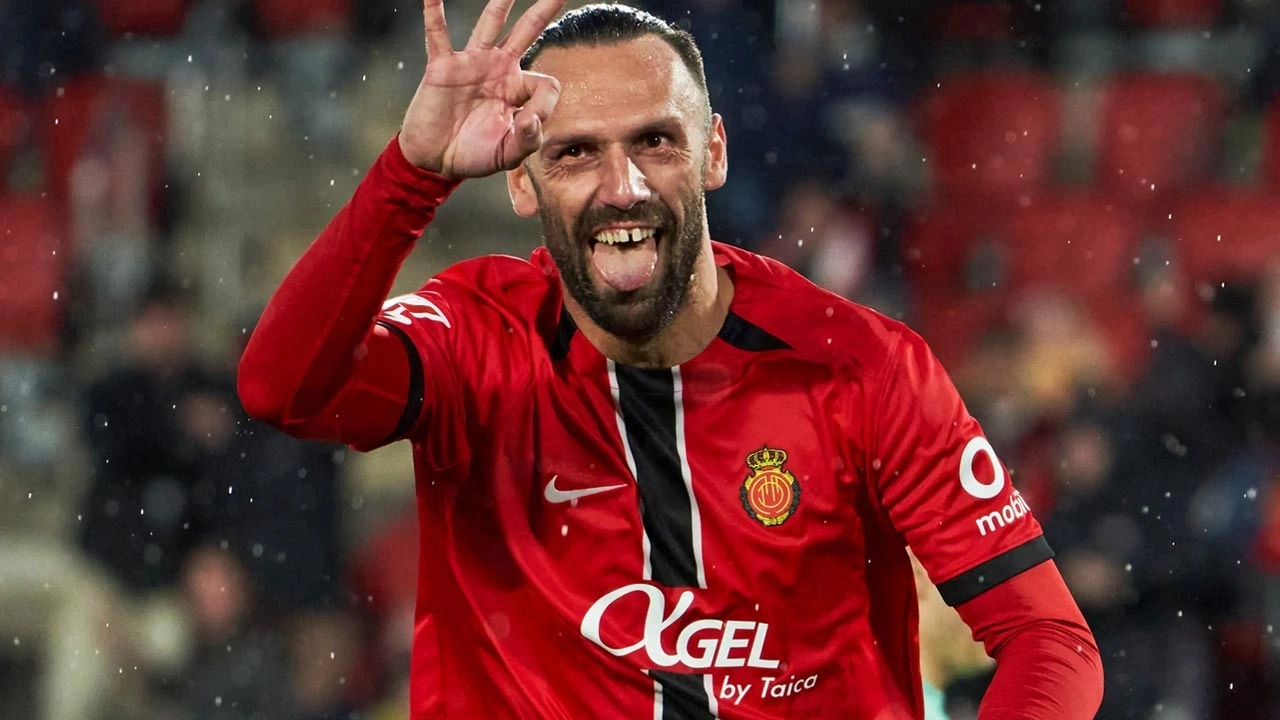 Vedat Muriqi İstanbul'da: Oğuz Çetin karşıladı