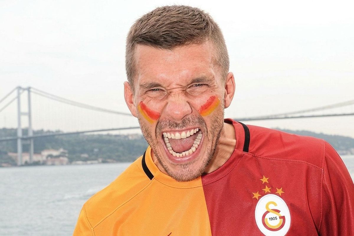 Fenerbahçe'nin rakibi olan Podolski'den flaş paylaşım