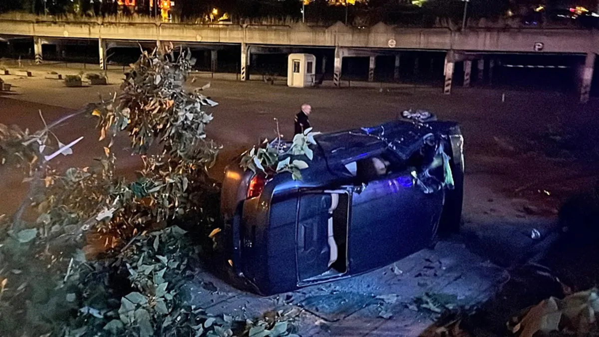 Bursa'da iki otomobil çarpıştı: 4 kişi yaralandı