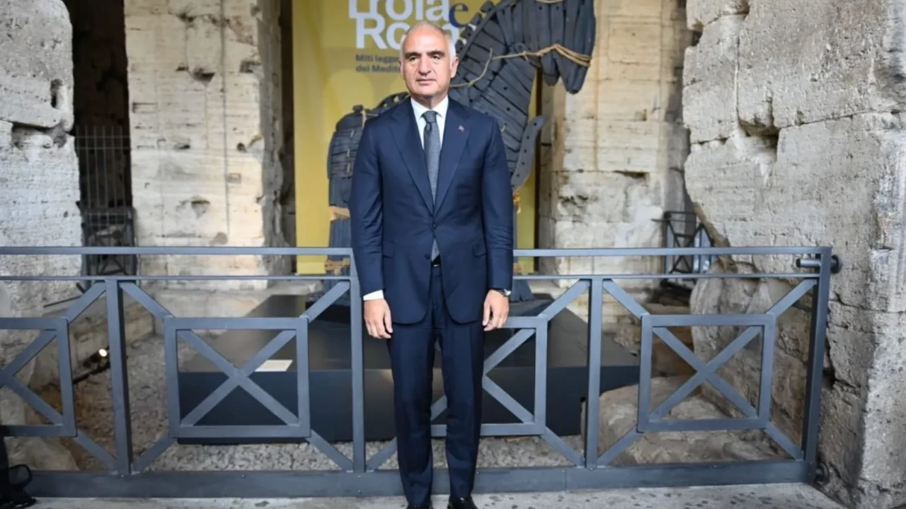 Roma'nın kalbi Kolezyum'da Troya'nın hikâyesi dünyayla buluştu