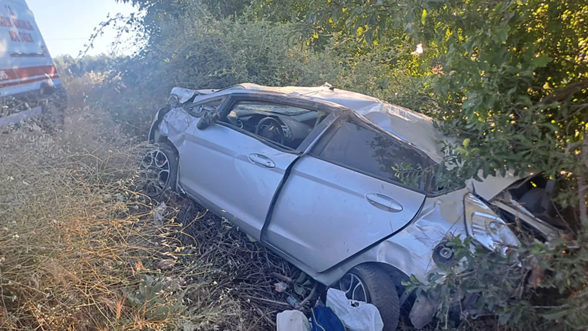 Denizli'de korkunç kaza: şarampole devrilen otomobilde 1 ölü 1 yaralı