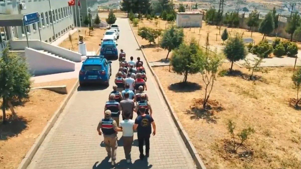 Diyarbakır merkezli 6 ilde organize suç örgütüne yönelik operasyon: 27 şüpheli yakalandı