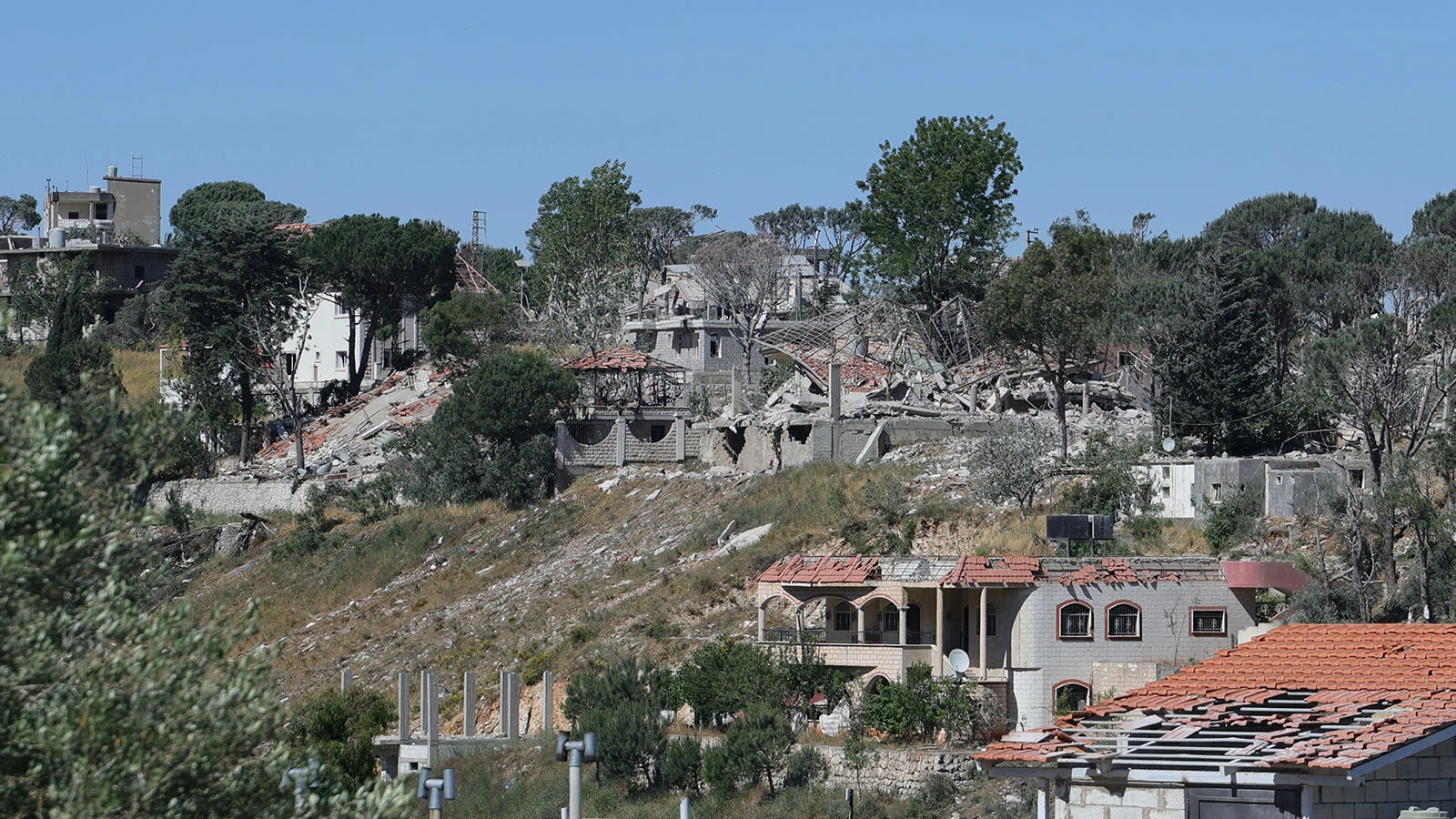 İsrail'den Lübnan'a yeni saldırı tehdidi: Evlerinizi terk edin