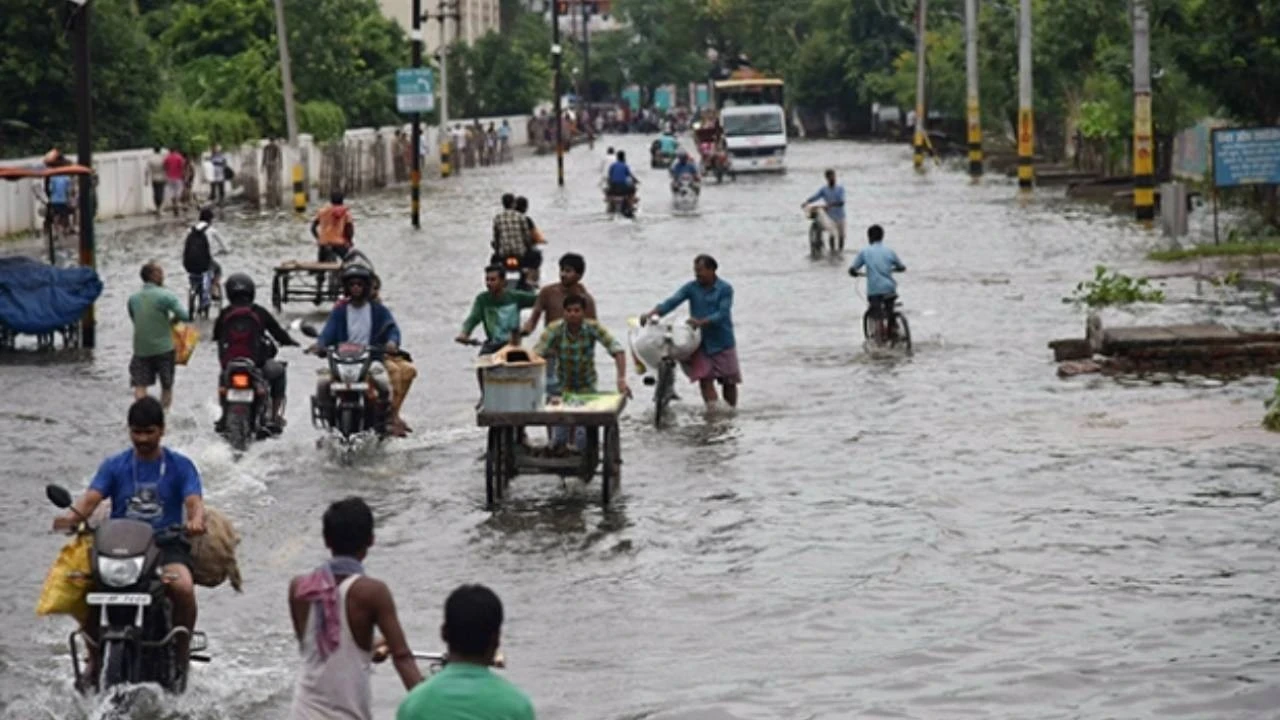 Hindistan'da sel felaketi! 62 kişi hayatını kaybetti