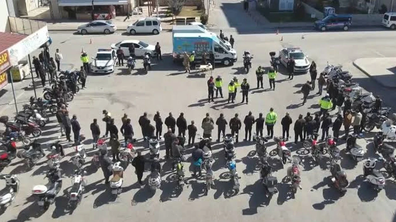 Jandarmadan motosiklet sürücülerine sürüş eğitimi