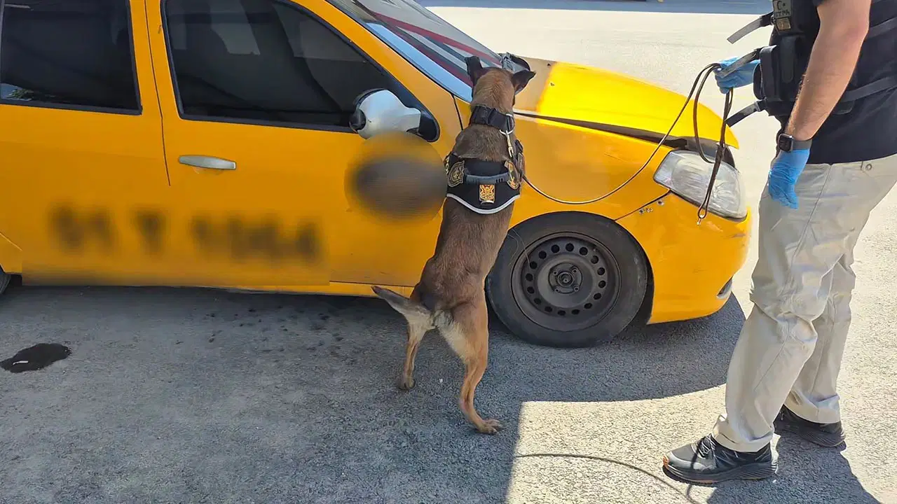 Taksinin motorundan rekor miktarda uyuşturucu ham maddesi çıktı