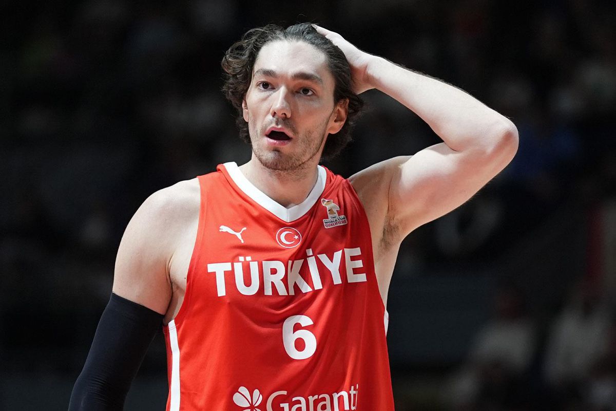Cedi Osman'dan sürpriz transfer! Ezeli rakibe imza attı