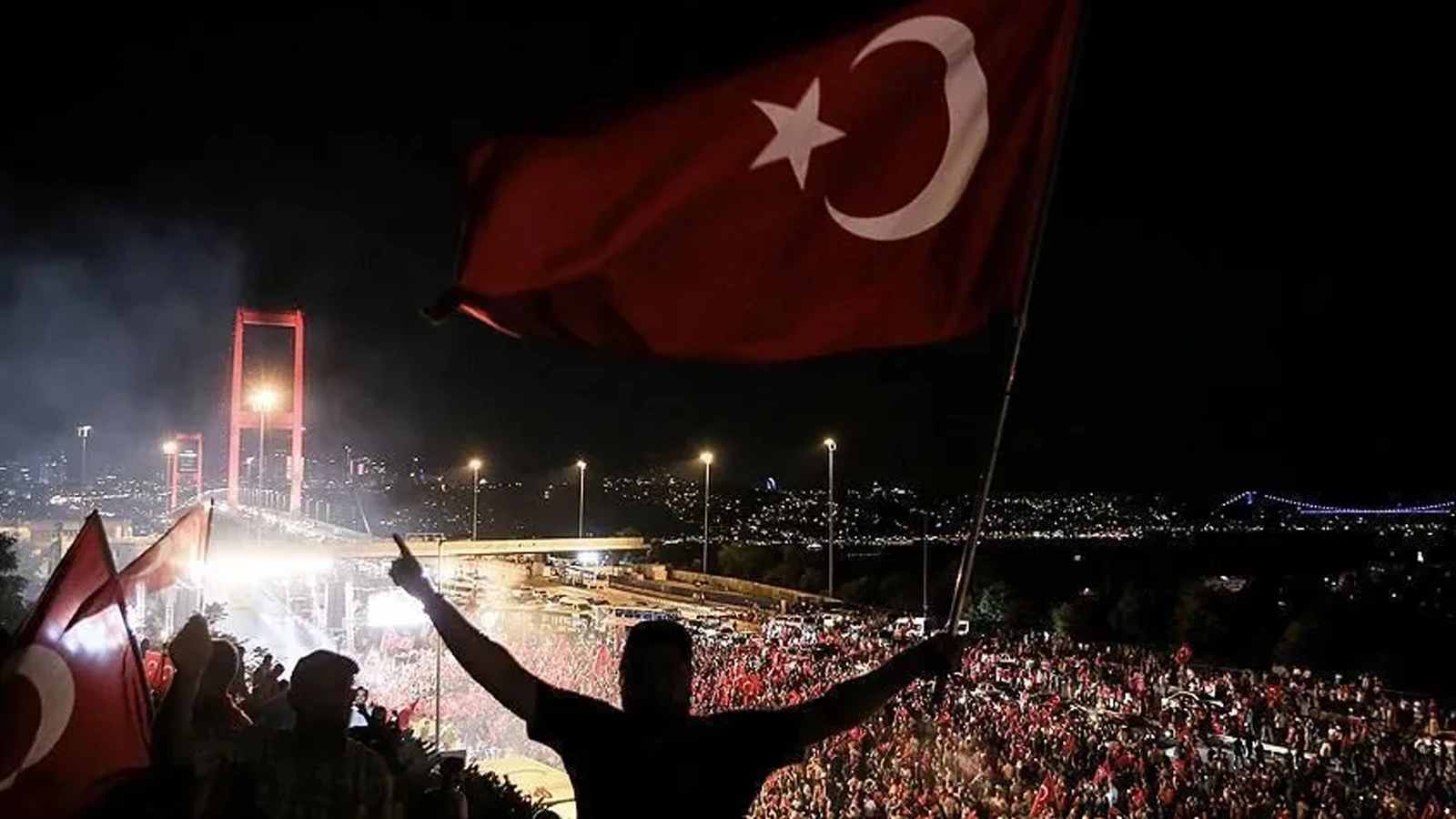 FETÖ'nün darbe girişiminin üzerinden 10 yıl geçti! 15 Temmuz gecesi neler yaşandı?