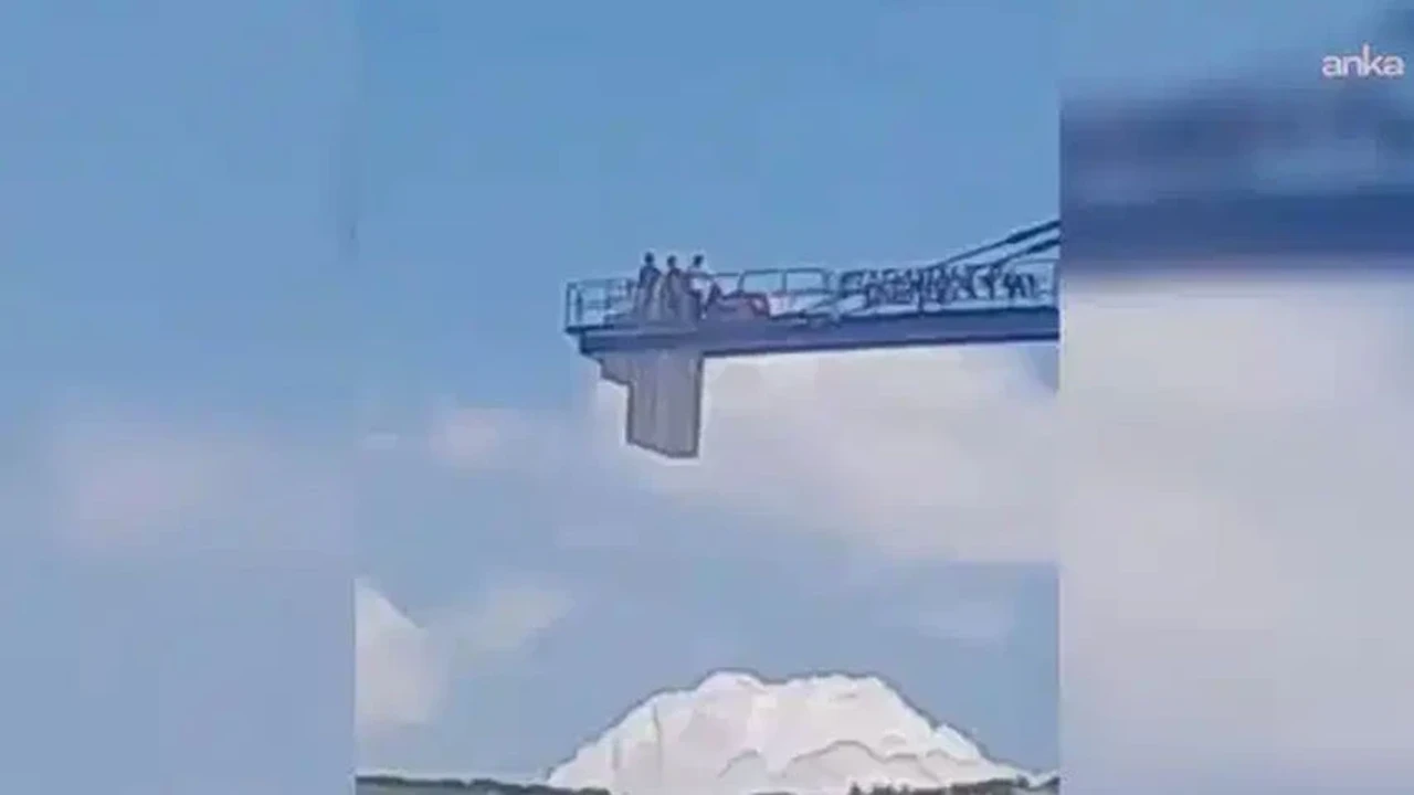 Maaşlarını alamayan işçiler kule vince çıktılar