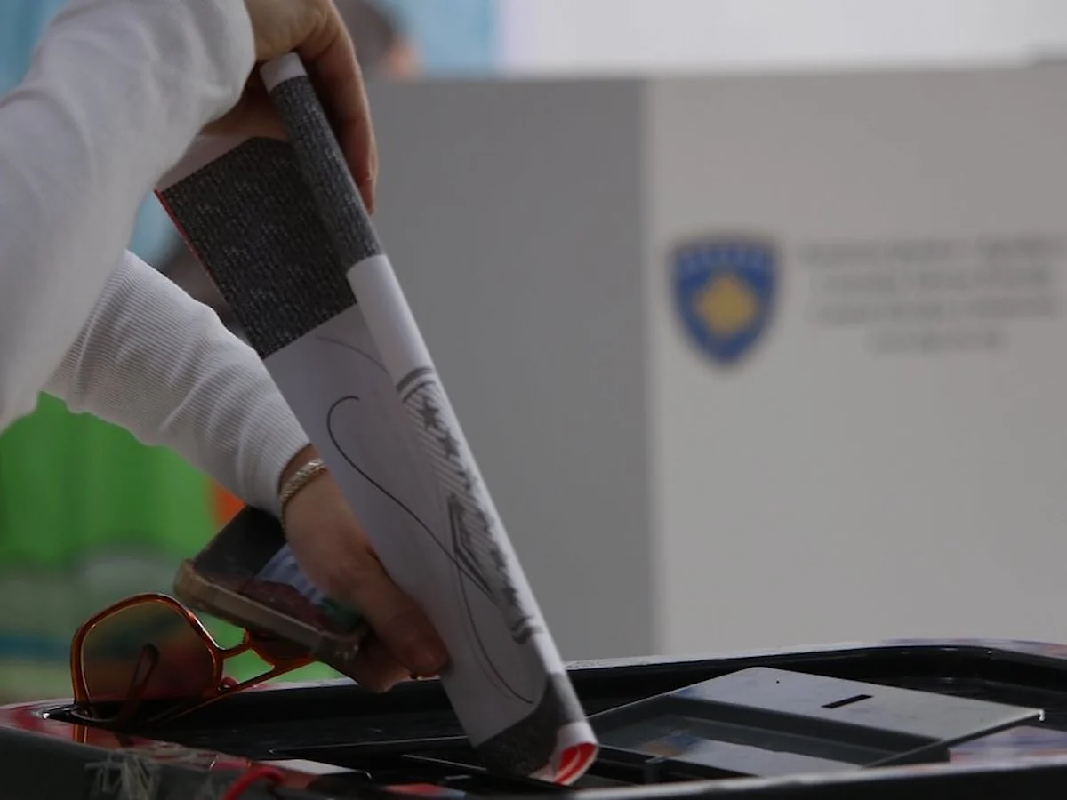Kosova'da erken genel seçim: Oy kullanma işlemi başladı