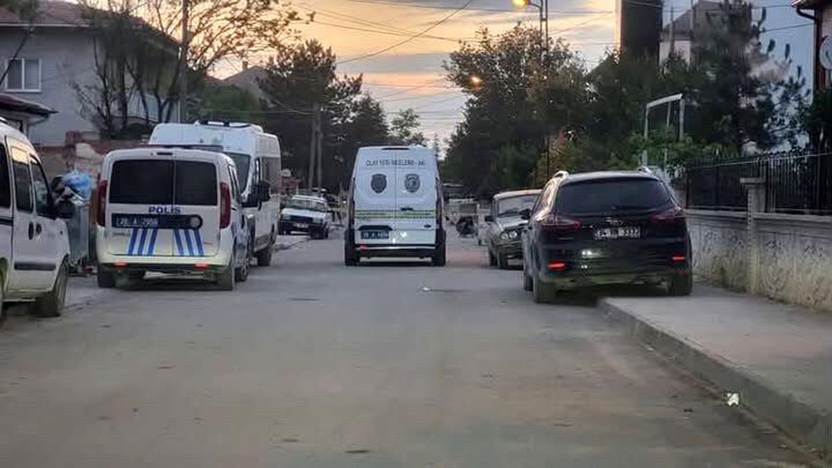 Çifteler'de komşuların park kavgası kanlı bitti: 1'i ağır 2 yaralı