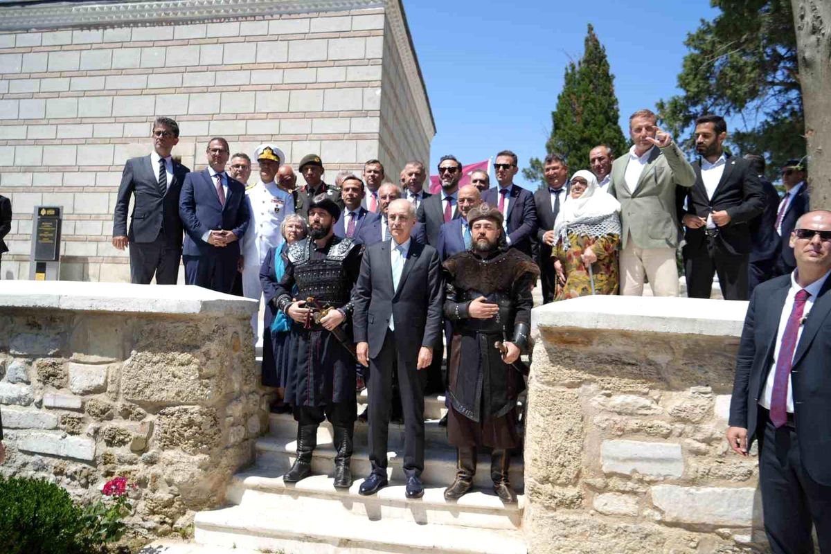TBMM Başkanı Kurtulmuş, Rumeli fatihi Gazi Süleyman Paşa'nın türbesini ziyaret etti