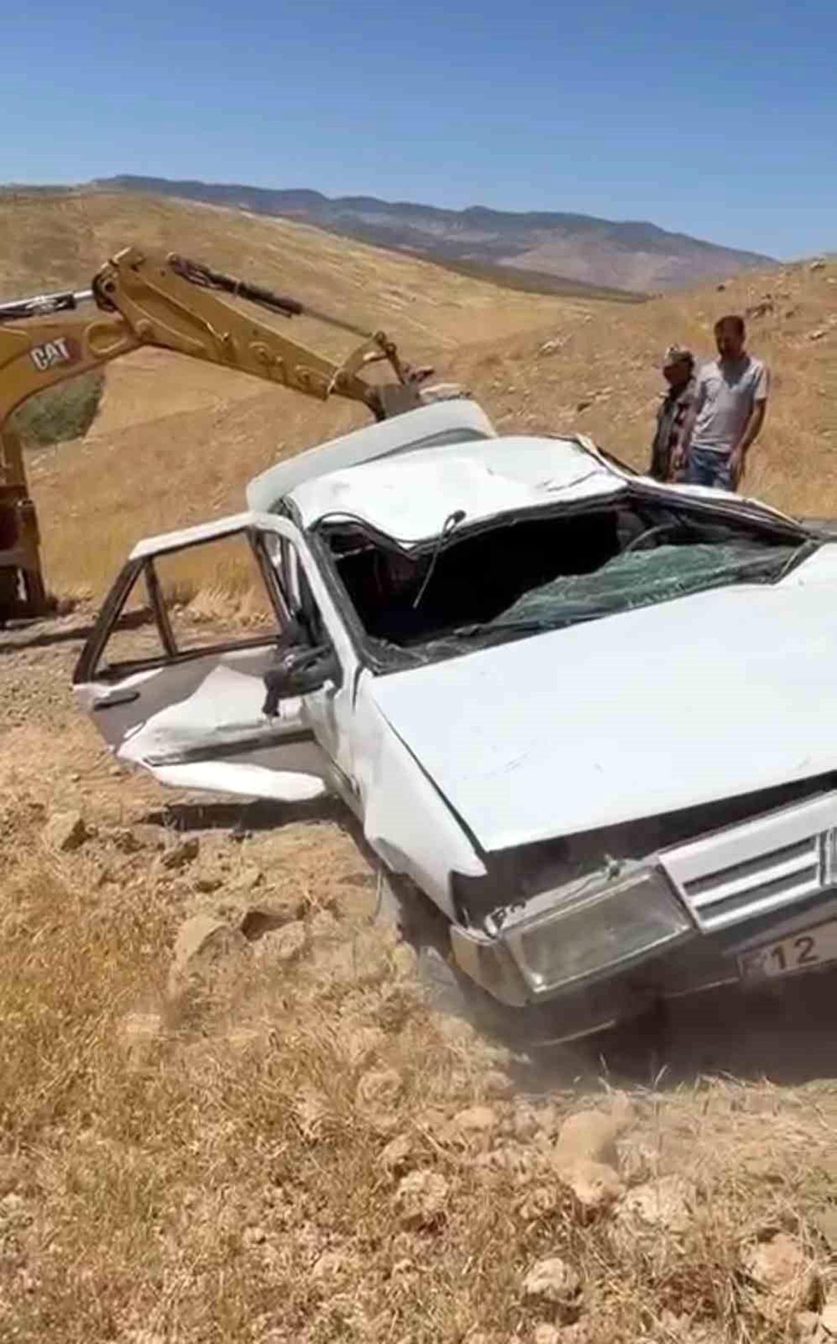 Siirt'te otomobil hurdaya döndü: 2 yaralı