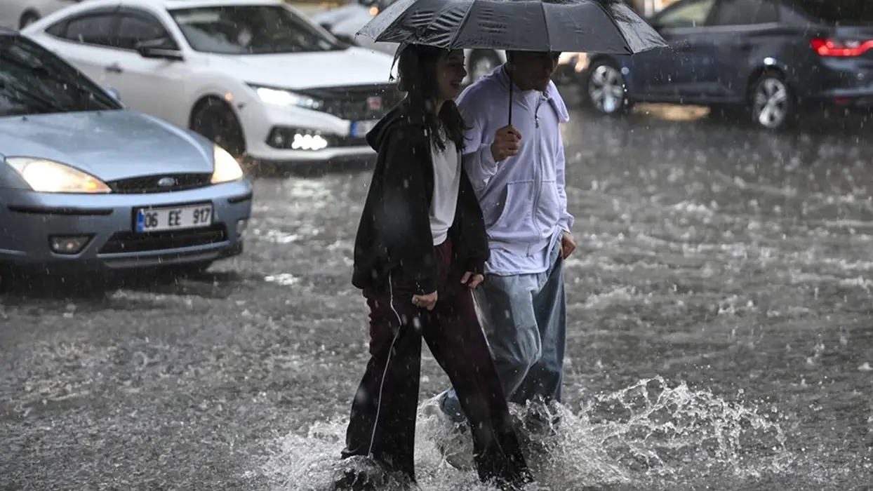 Meteoroloji o illeri uyardı: Gök gürültülü sağanak kapıda