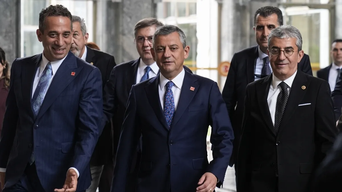Ana muhalefette kazan kaynıyor! Özel cephesinde oklar nereyi işaret ediyor?