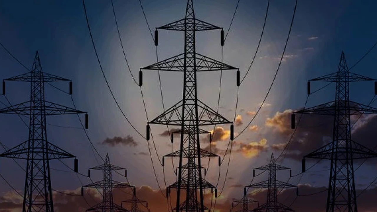 Türkiye’de elektrik üretimi tüketimi aştı: Zirve saat 15.00