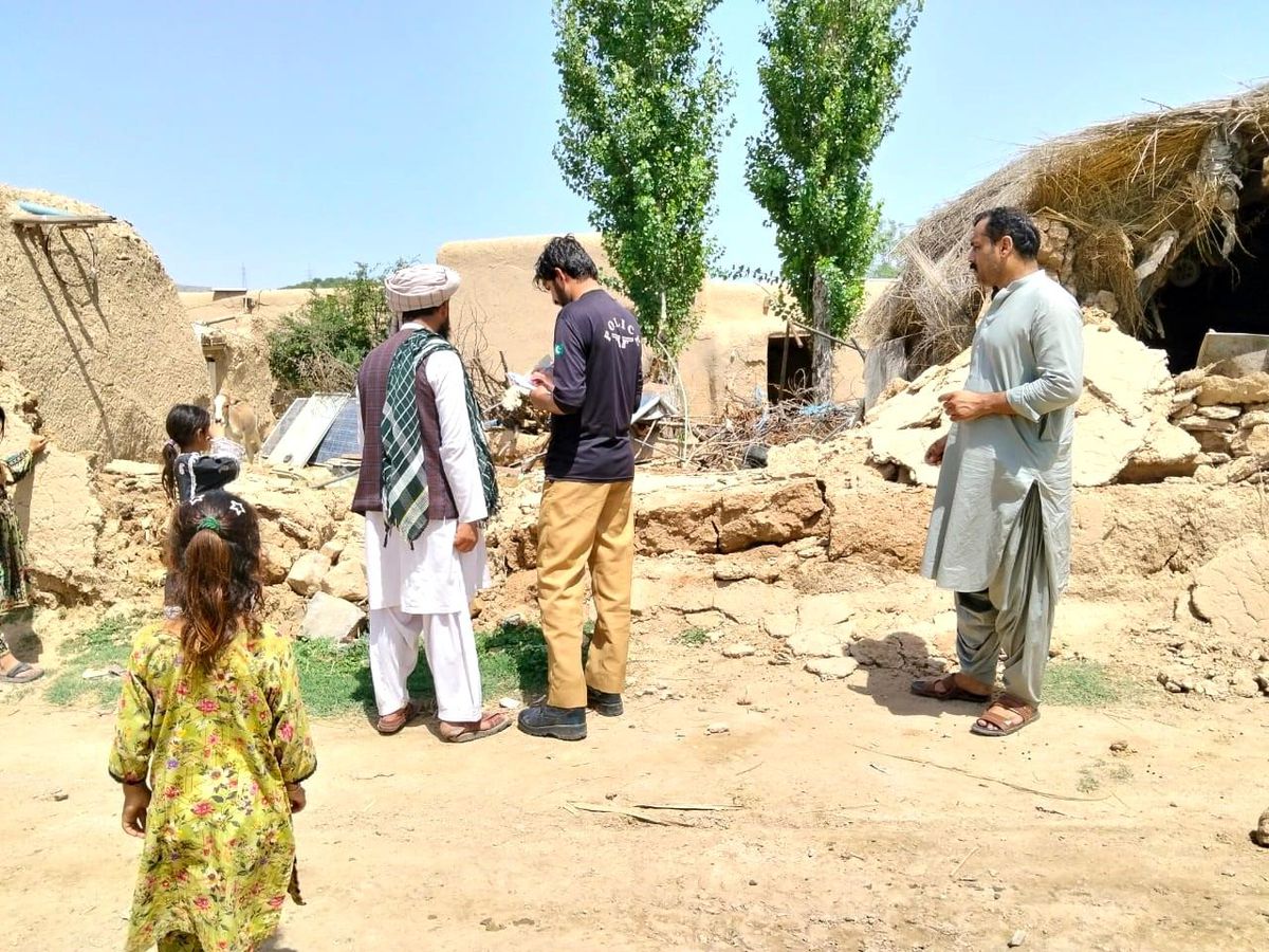 Pakistan'da hissedilen 5,9 büyüklüğündeki deprem paniğe neden oldu