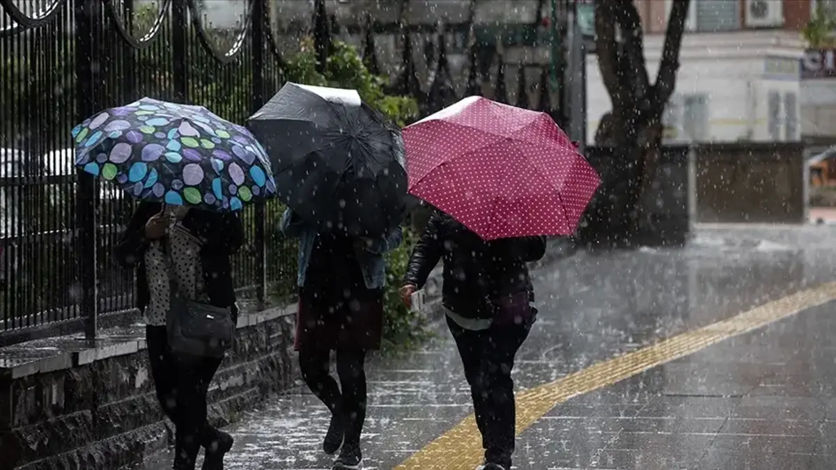Hava durumu raporu merakla bekleniyordu! Sıcaklar gidiyor, 30 il için 'sarı' kodlu uyarı