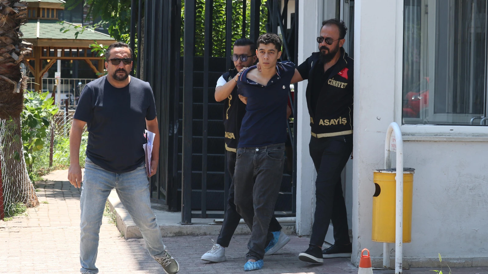 Antalya'da dehşete düşüren olay: 'İçlerine şeytan girdi' deyip, iki ablasını boğmaya kalkıştı